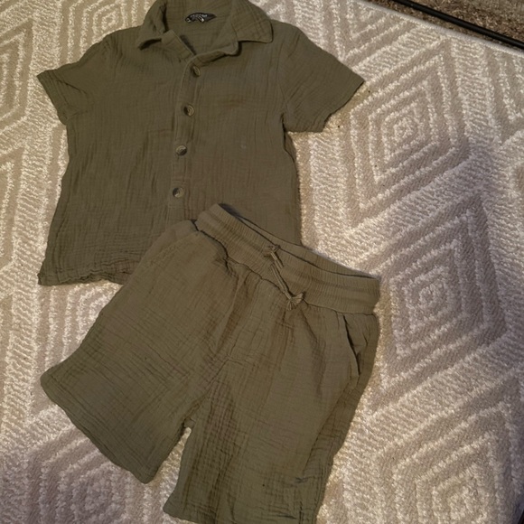 Toddler Boys 3-4 Years- Primark Sage Green Textured Shirt & Shorts Set - Picture 3 of 3